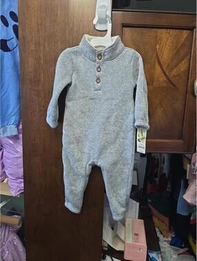 9m brand new outfit from carter's item 682